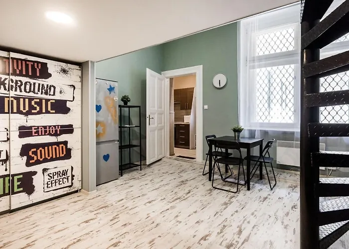Hungarian Rebelian With Ac Apartament Budapesta