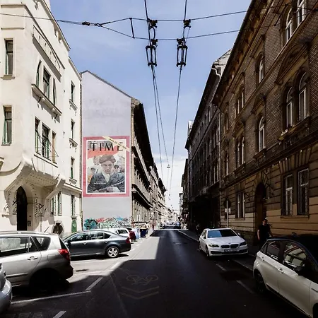 Apartment Hungarian Rebelian With Ac