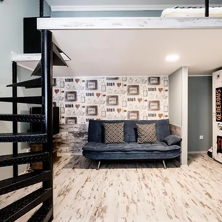 Apartment Hungarian Rebelian With Ac *